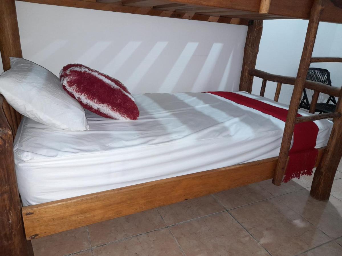 Hostal Blood Moon Rio Dulce Exterior photo