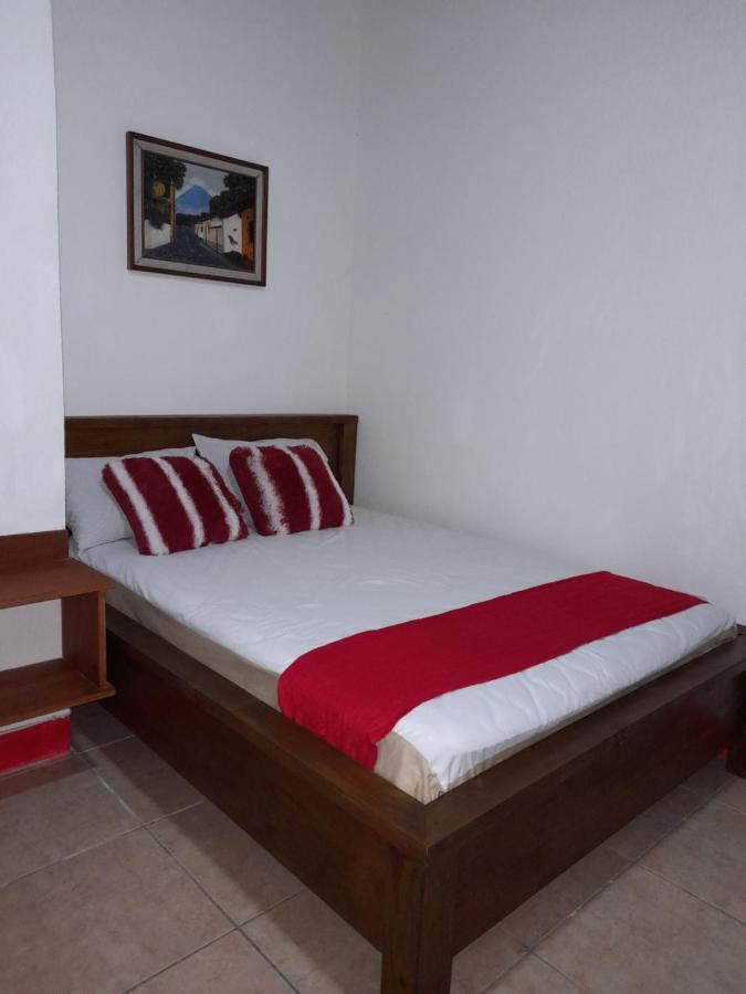 Hostal Blood Moon Rio Dulce Exterior photo
