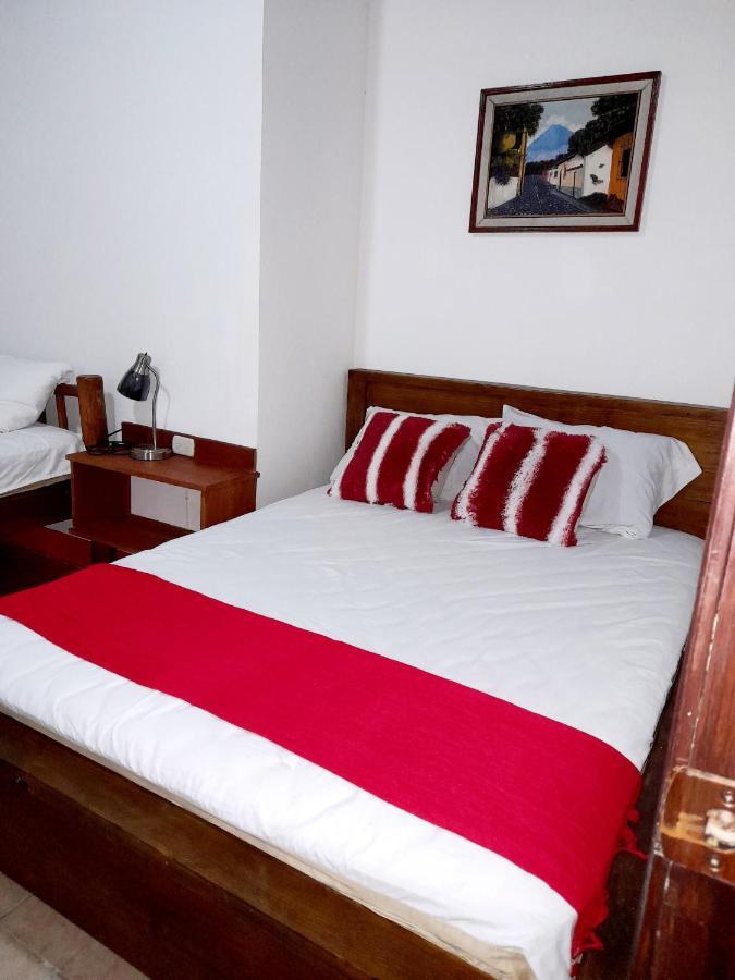 Hostal Blood Moon Rio Dulce Exterior photo