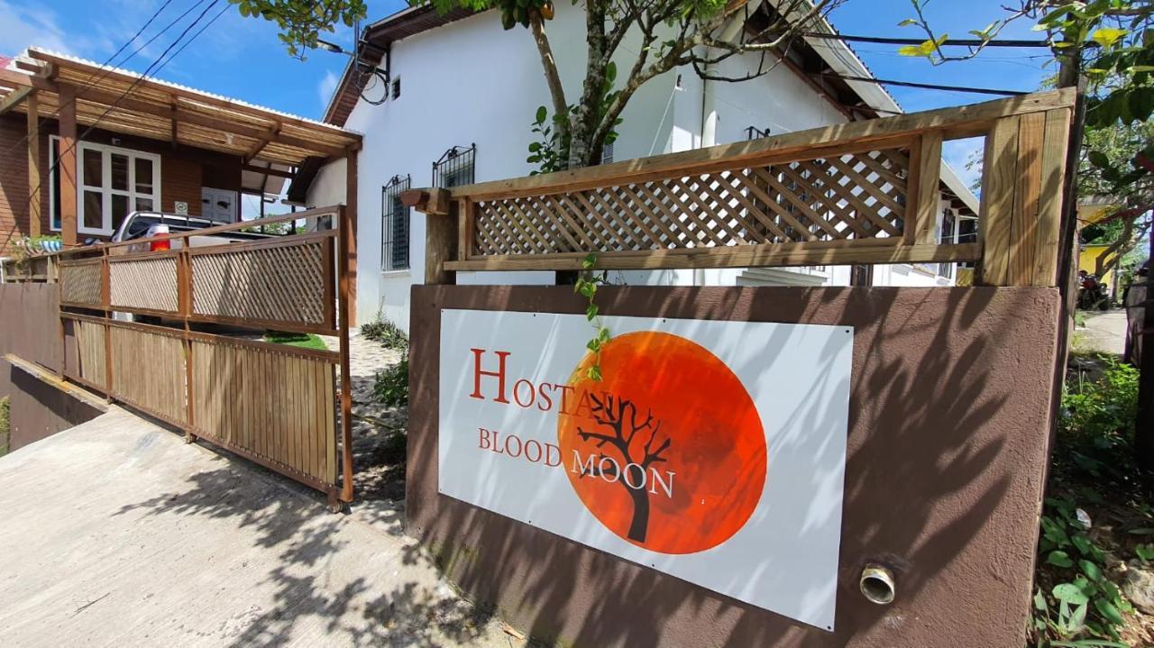 Hostal Blood Moon Rio Dulce Exterior photo