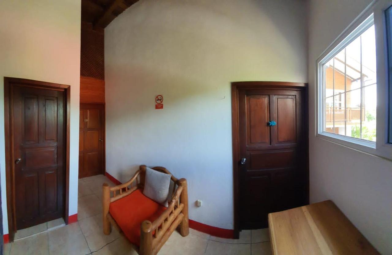 Hostal Blood Moon Rio Dulce Exterior photo