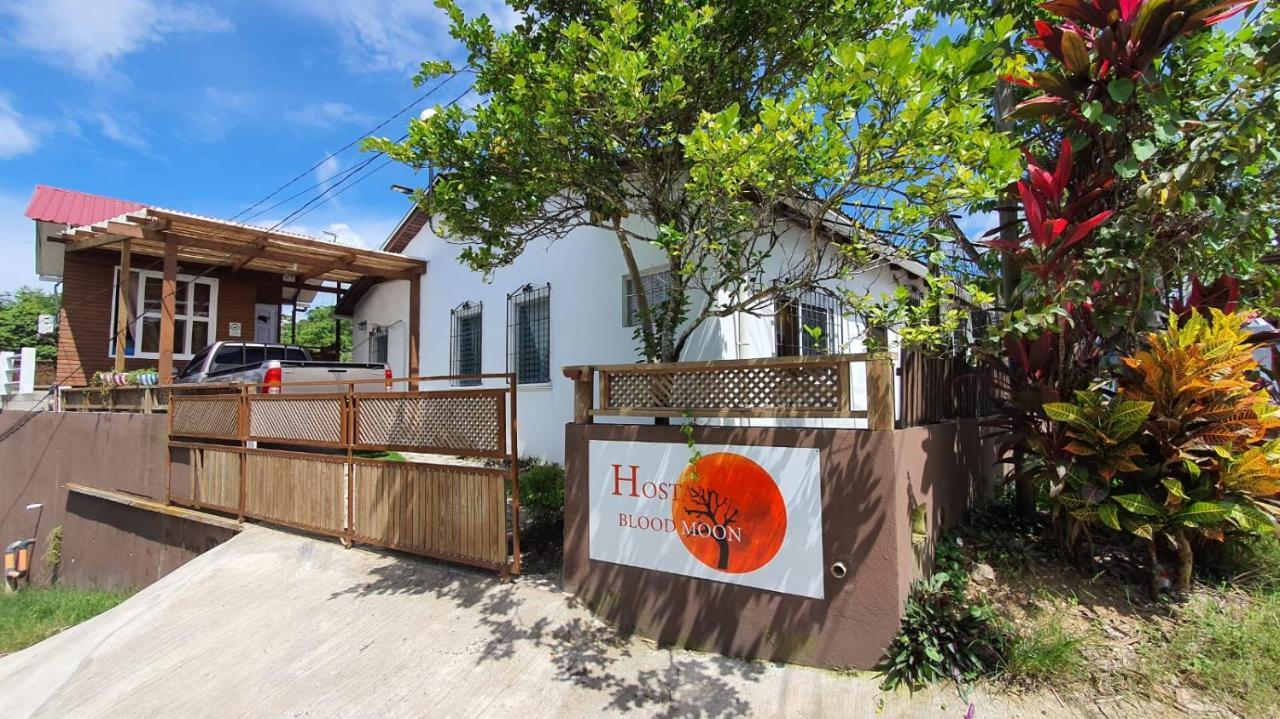 Hostal Blood Moon Rio Dulce Exterior photo